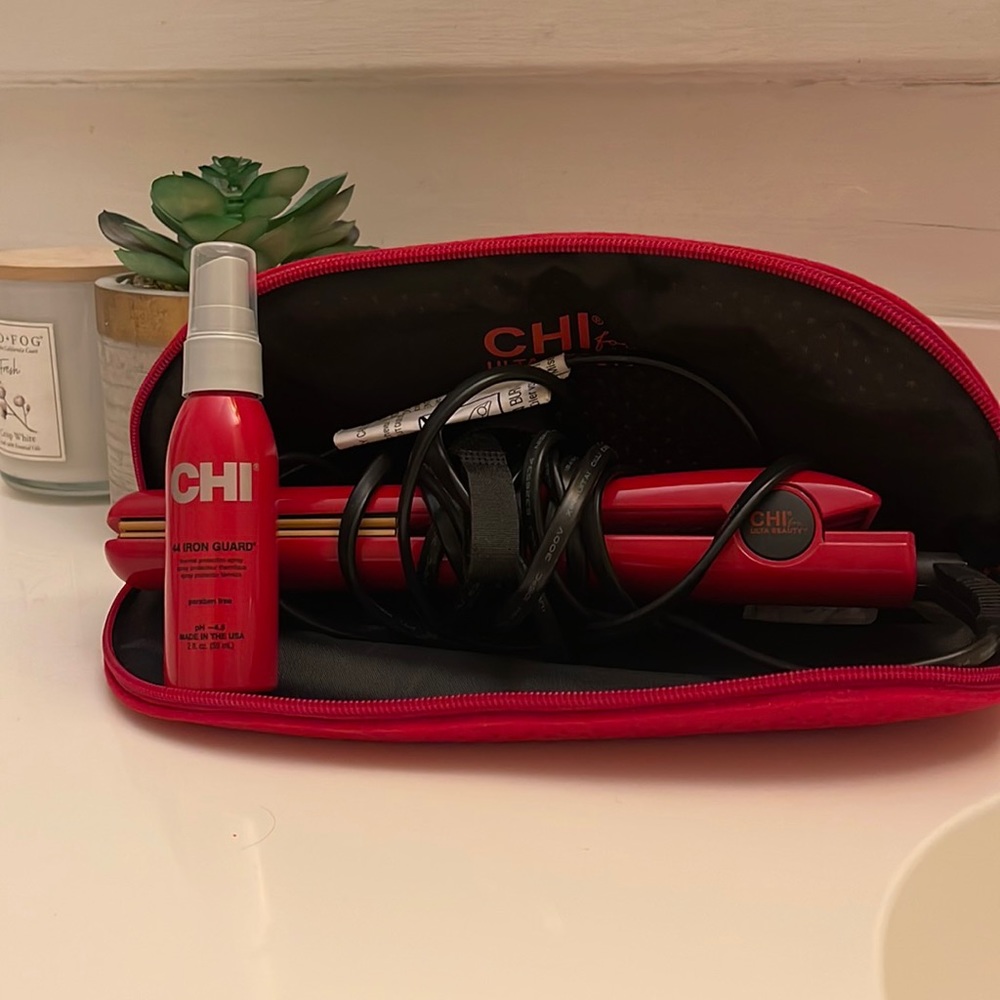 CHI hair flat iron set with case and heat protectant